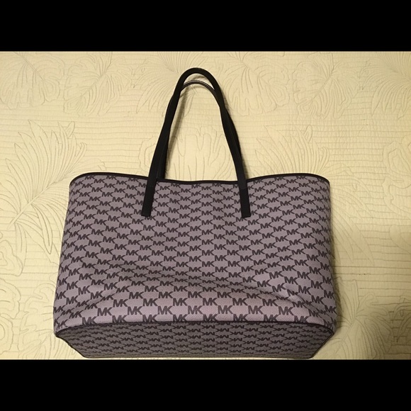 Michael Kors Bucket Bag Zippered Top Authentic - Picture 3 of 7